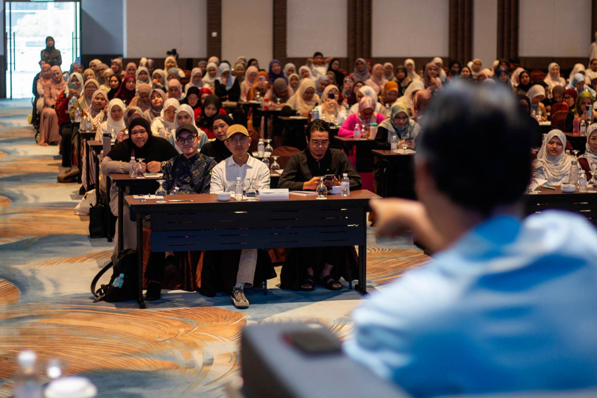 Usrah Academy seminar with hundreds of attendees